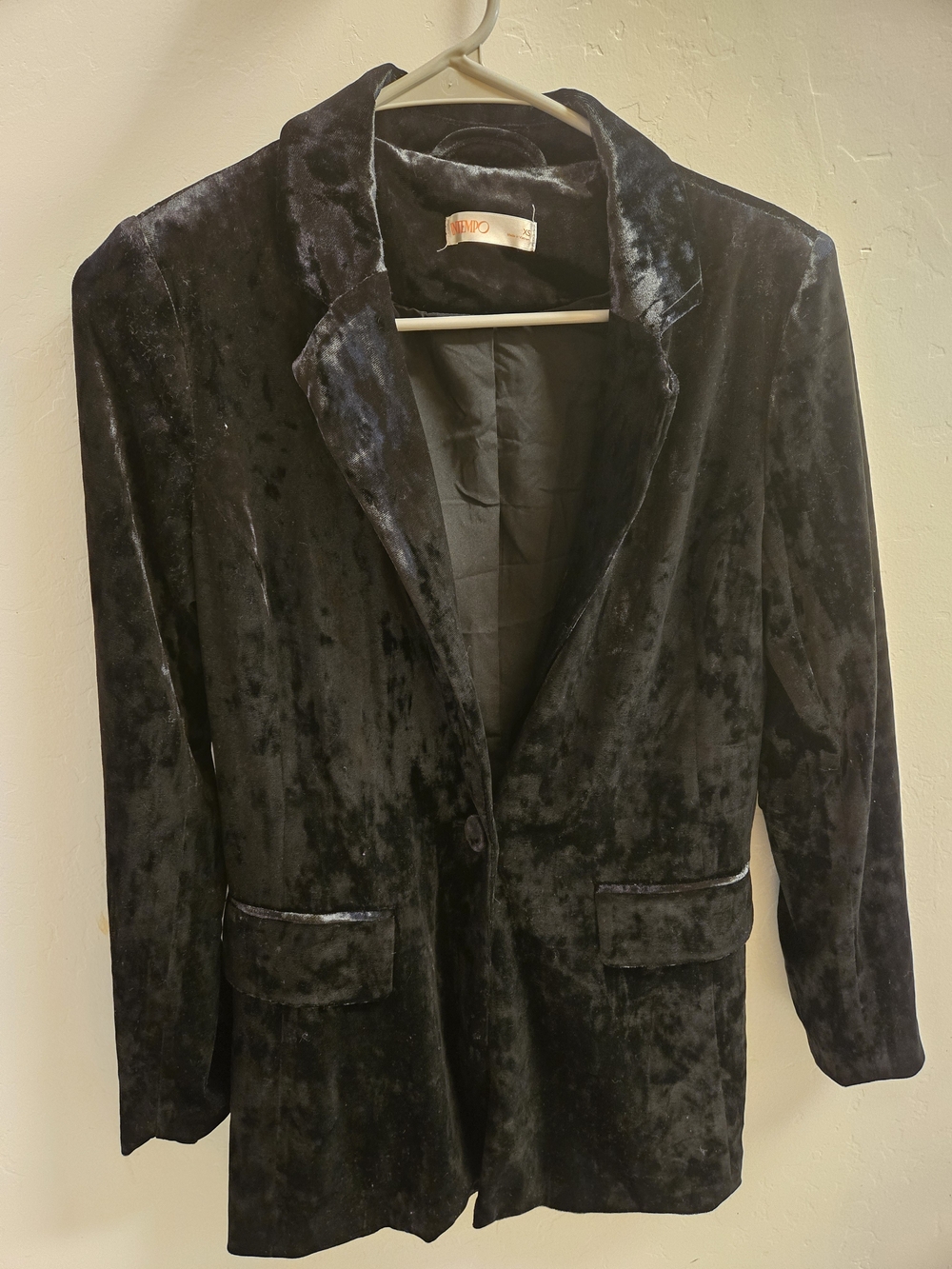 Intempo Velvet Single-Button Blazer